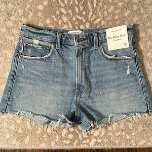 Abercrombie Mom Short High Rise